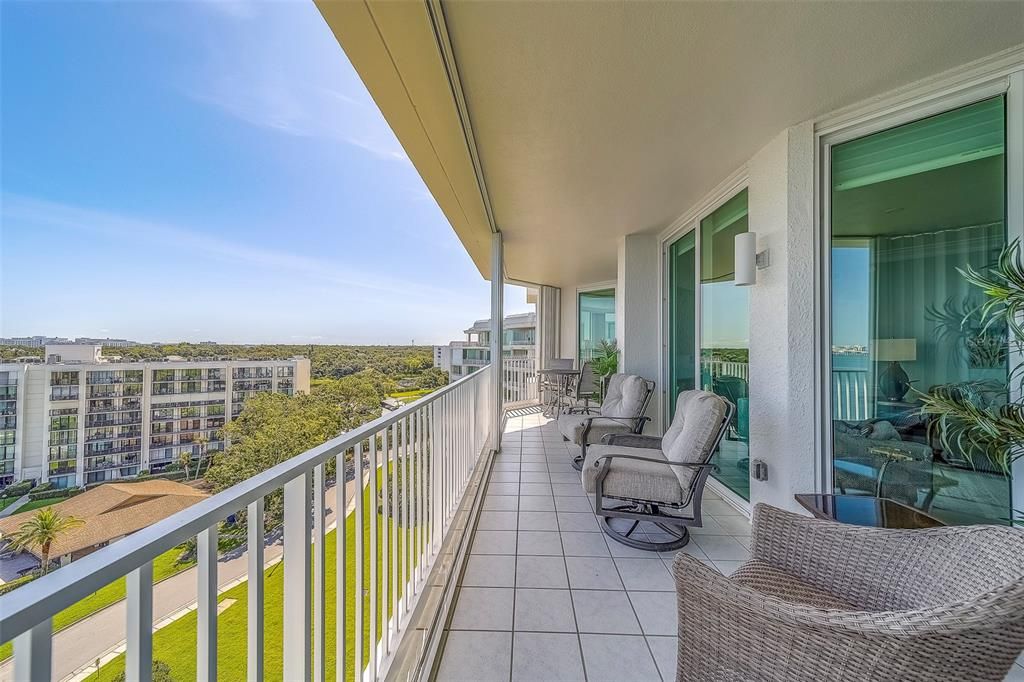 For Sale: $2,299,000 (3 beds, 3 baths, 2343 Square Feet)