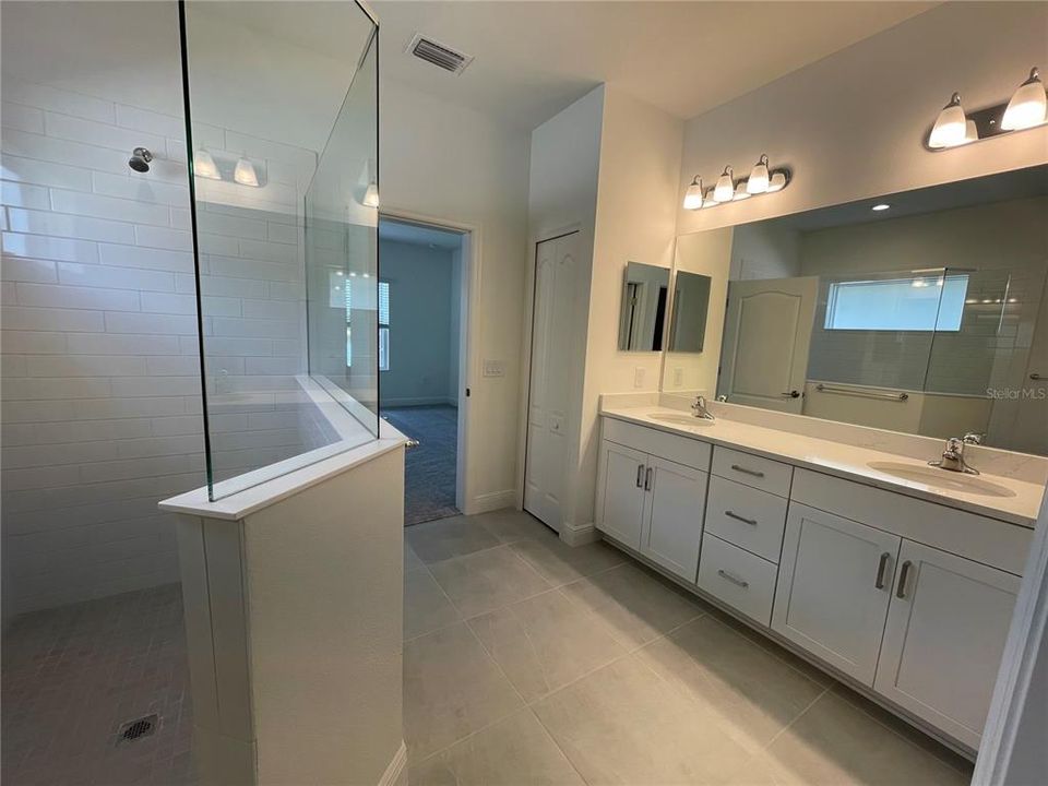 For Rent: $4,200 (4 beds, 2 baths, 3176 Square Feet)