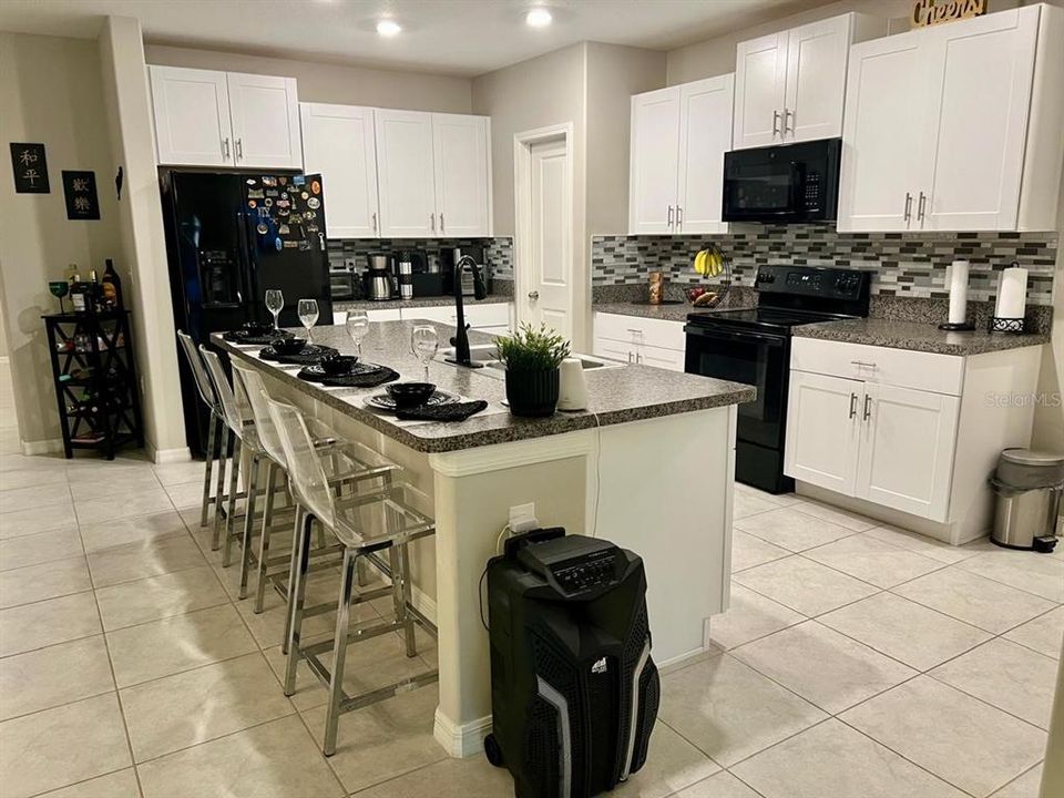 В аренду: $3,300 (6 спален, 3 ванн, 2589 Квадратных фут)