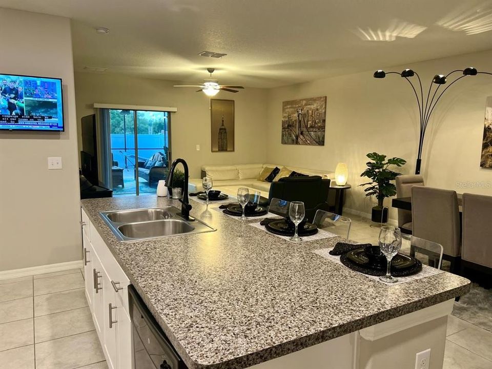 В аренду: $3,300 (6 спален, 3 ванн, 2589 Квадратных фут)