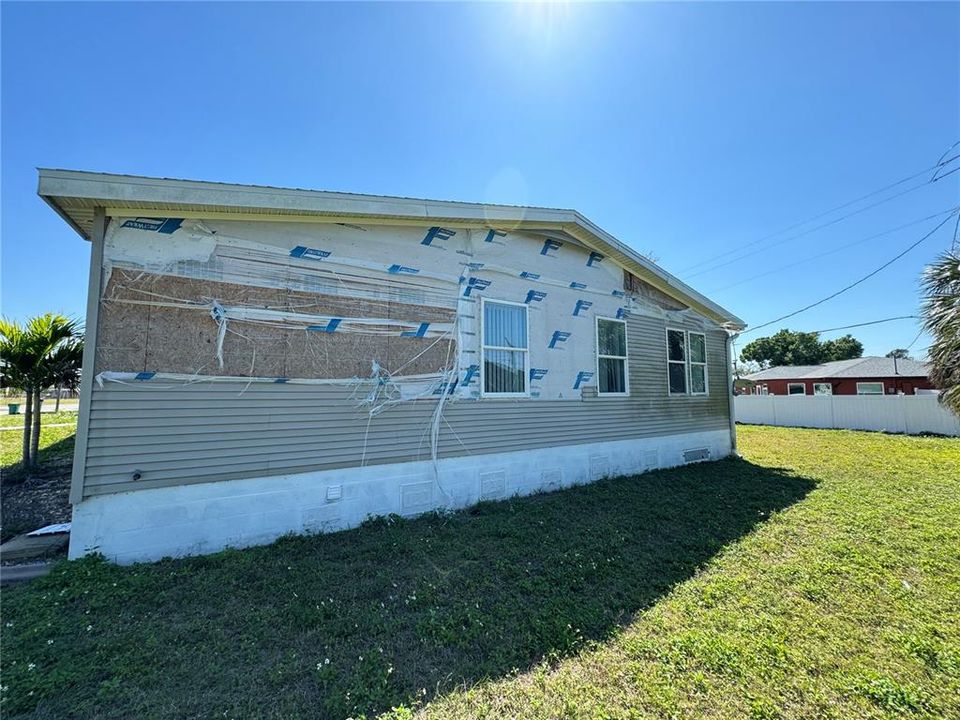 Activo con contrato: $104,900 (3 camas, 2 baños, 1908 Pies cuadrados)