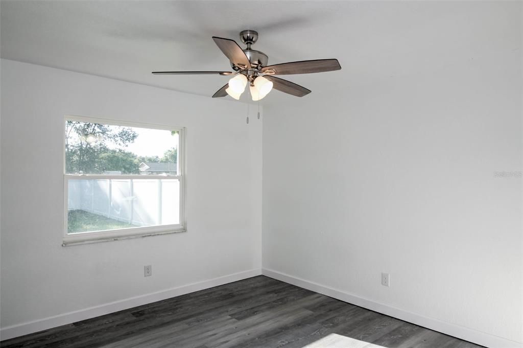 Active With Contract: $270,000 (3 beds, 2 baths, 1556 Square Feet)