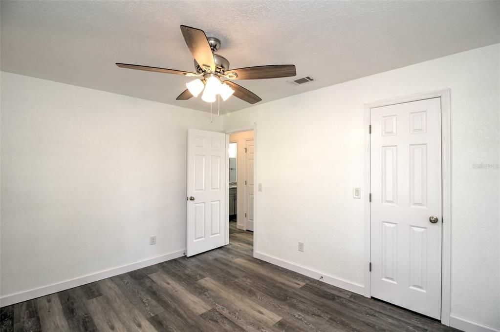 Active With Contract: $270,000 (3 beds, 2 baths, 1556 Square Feet)