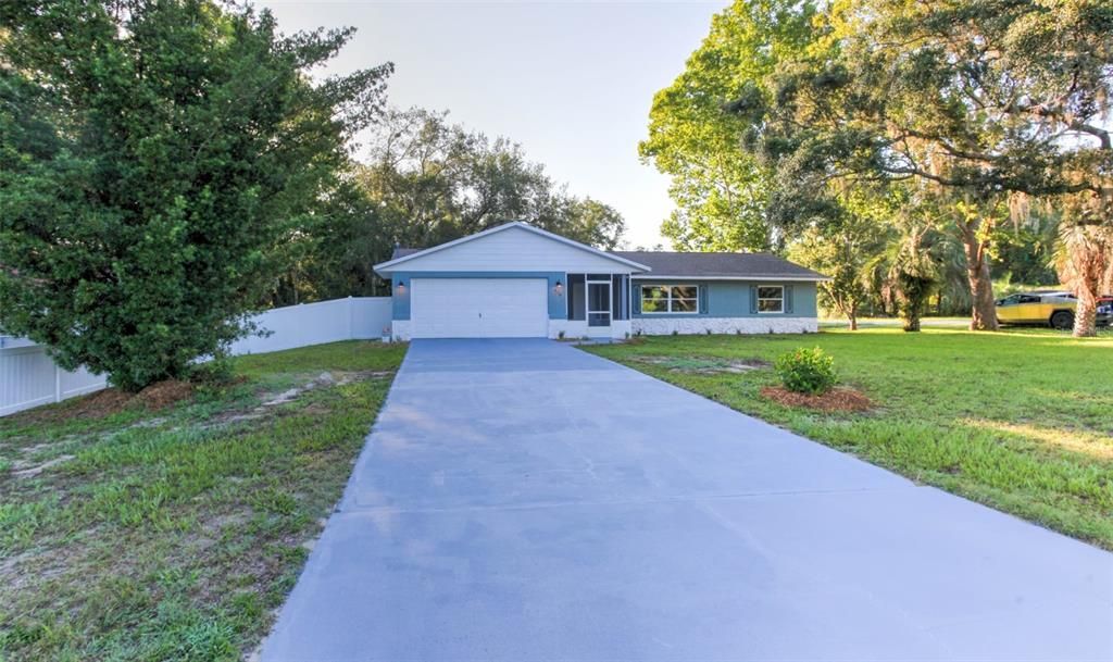 Active With Contract: $270,000 (3 beds, 2 baths, 1556 Square Feet)