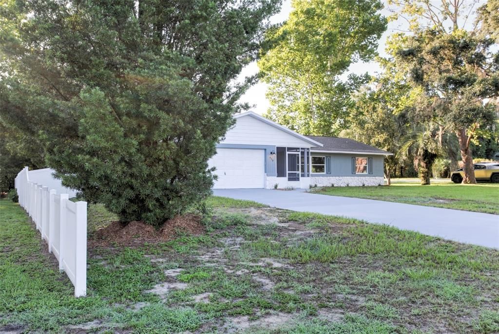 Active With Contract: $270,000 (3 beds, 2 baths, 1556 Square Feet)