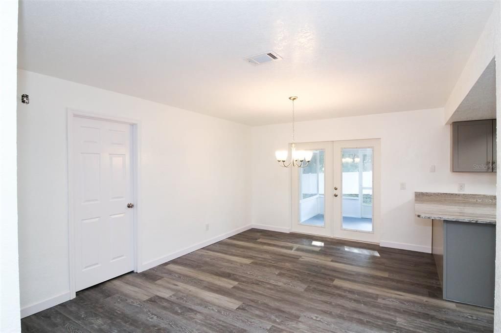 Active With Contract: $270,000 (3 beds, 2 baths, 1556 Square Feet)