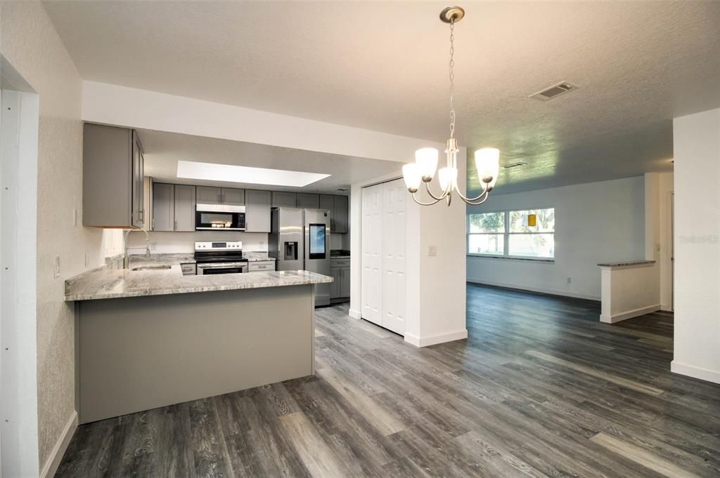 Active With Contract: $270,000 (3 beds, 2 baths, 1556 Square Feet)