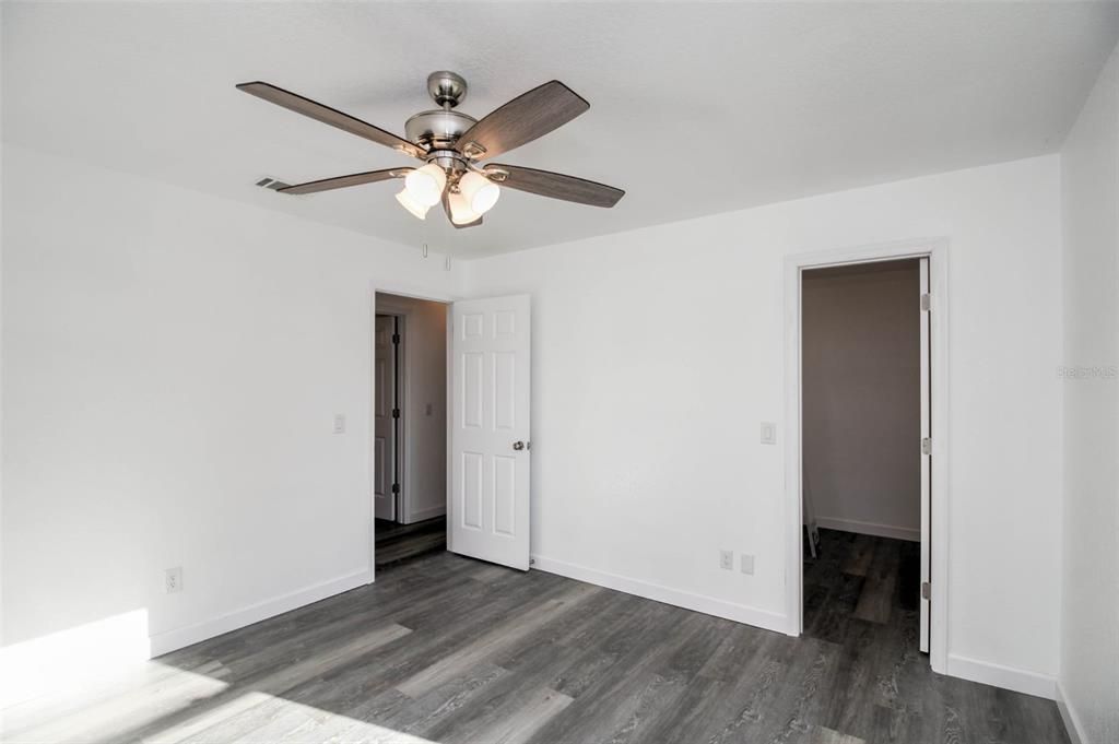 Active With Contract: $270,000 (3 beds, 2 baths, 1556 Square Feet)