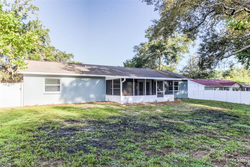 Active With Contract: $270,000 (3 beds, 2 baths, 1556 Square Feet)