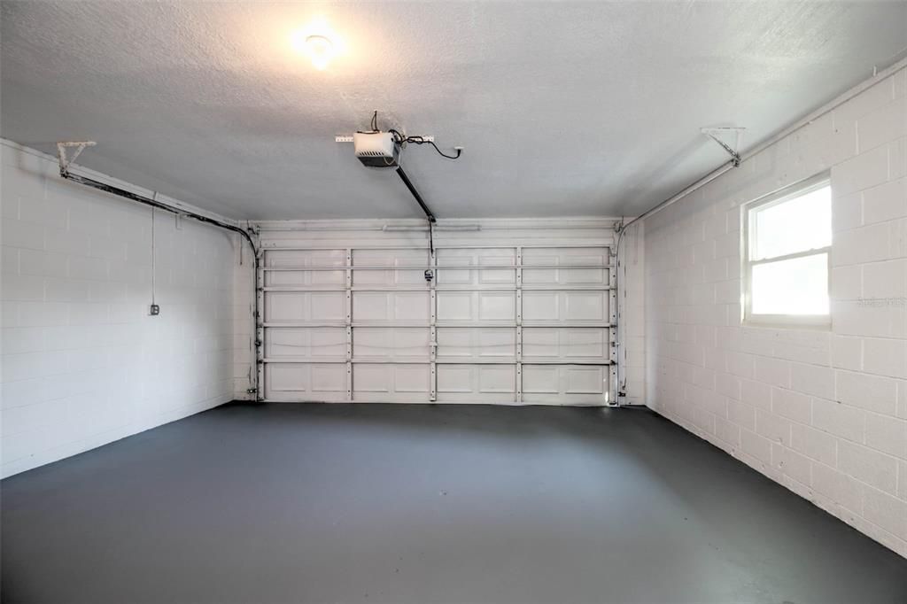 Active With Contract: $270,000 (3 beds, 2 baths, 1556 Square Feet)