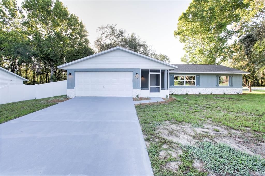 Active With Contract: $270,000 (3 beds, 2 baths, 1556 Square Feet)