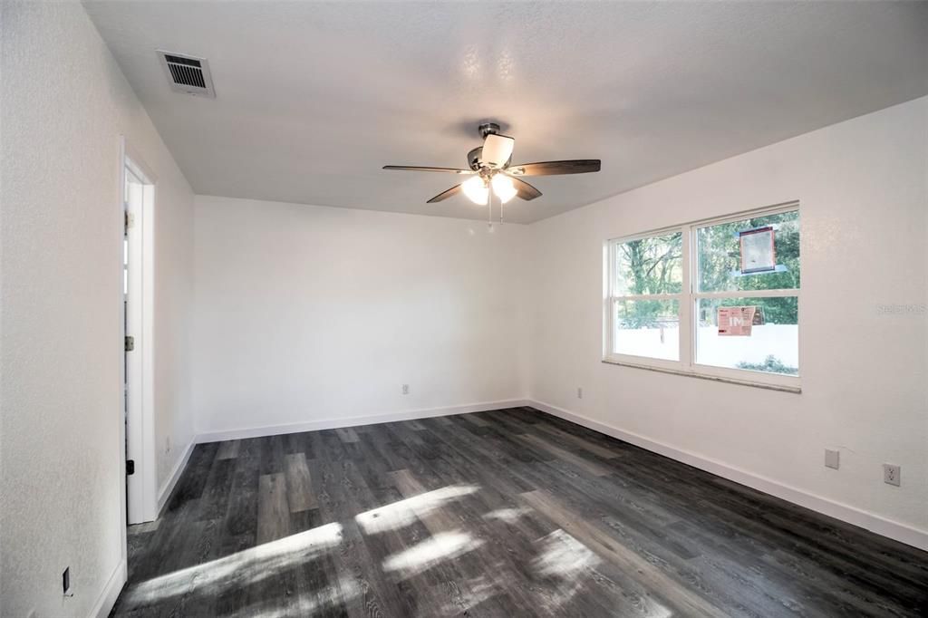 Active With Contract: $270,000 (3 beds, 2 baths, 1556 Square Feet)