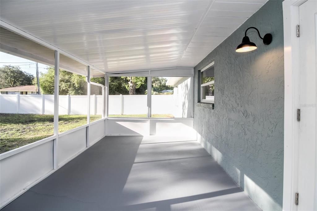 Active With Contract: $270,000 (3 beds, 2 baths, 1556 Square Feet)