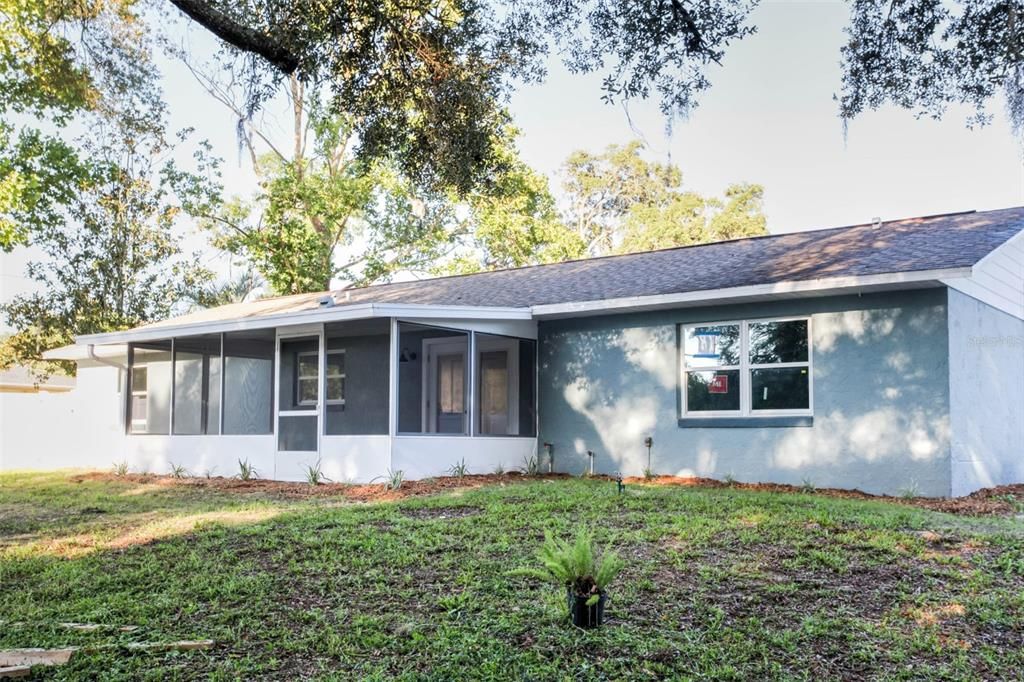 Active With Contract: $270,000 (3 beds, 2 baths, 1556 Square Feet)