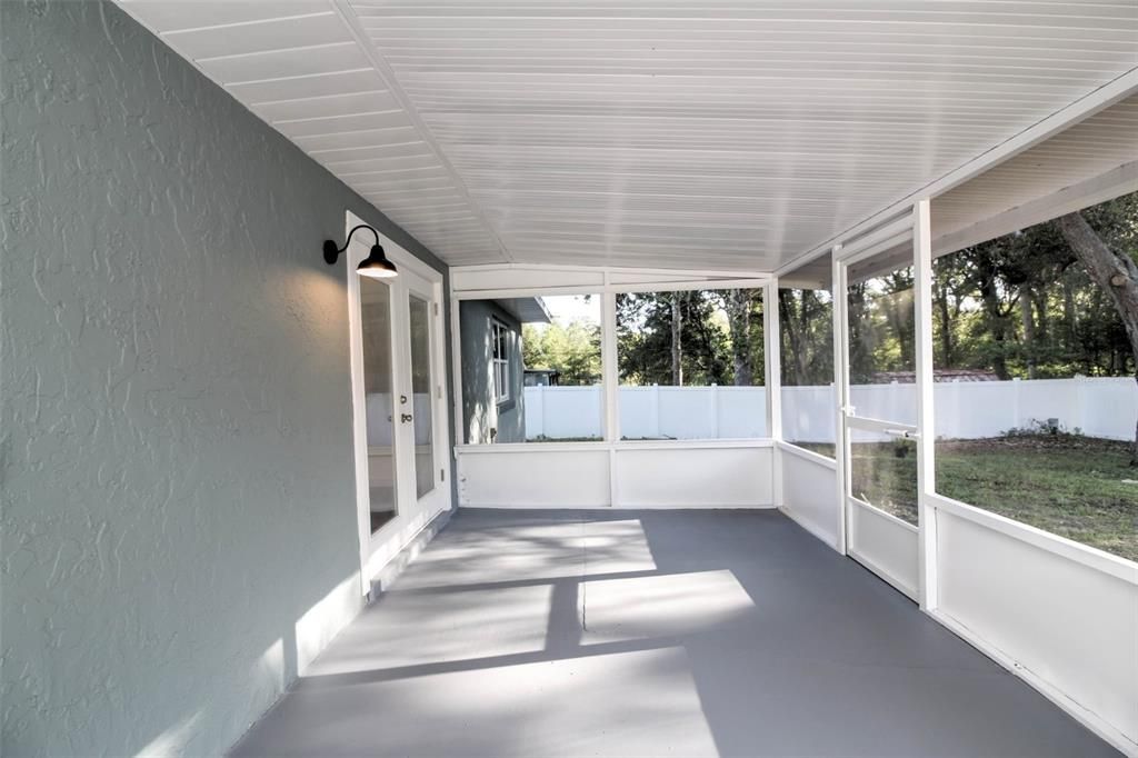 Active With Contract: $270,000 (3 beds, 2 baths, 1556 Square Feet)