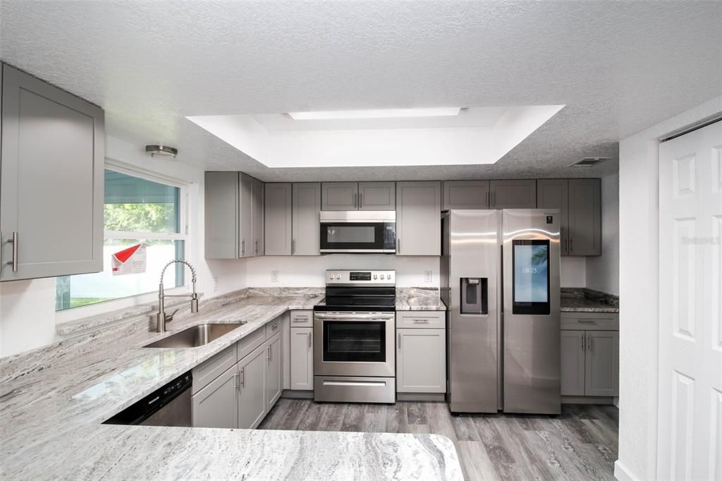 Active With Contract: $270,000 (3 beds, 2 baths, 1556 Square Feet)