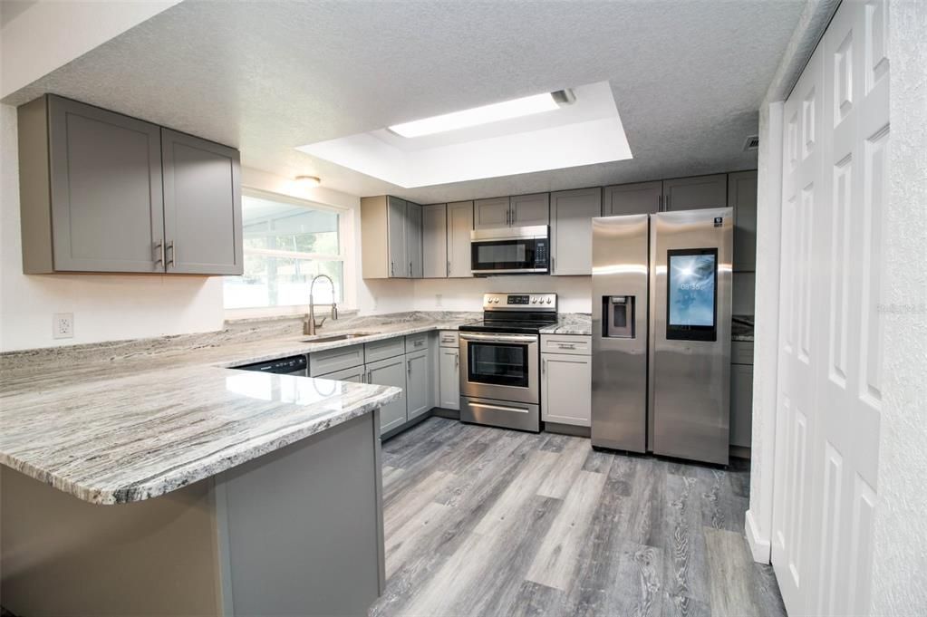 Active With Contract: $270,000 (3 beds, 2 baths, 1556 Square Feet)