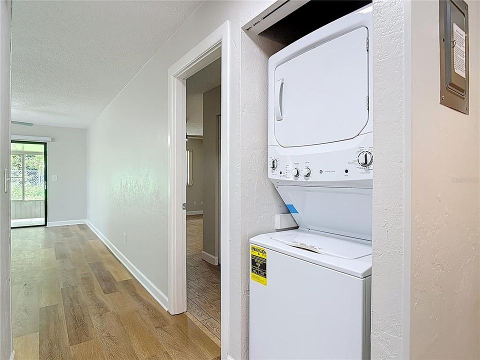 Active With Contract: $186,000 (2 beds, 2 baths, 1032 Square Feet)