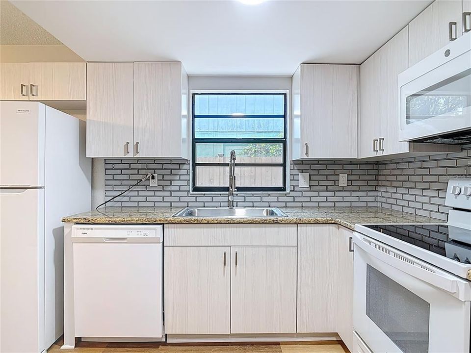 Active With Contract: $186,000 (2 beds, 2 baths, 1032 Square Feet)