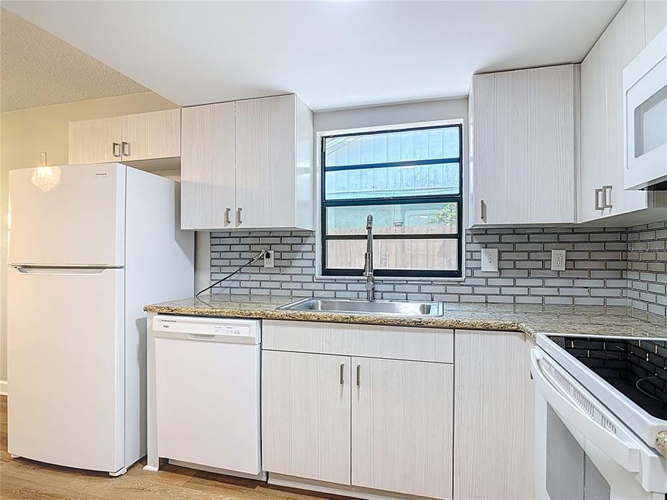 Active With Contract: $186,000 (2 beds, 2 baths, 1032 Square Feet)