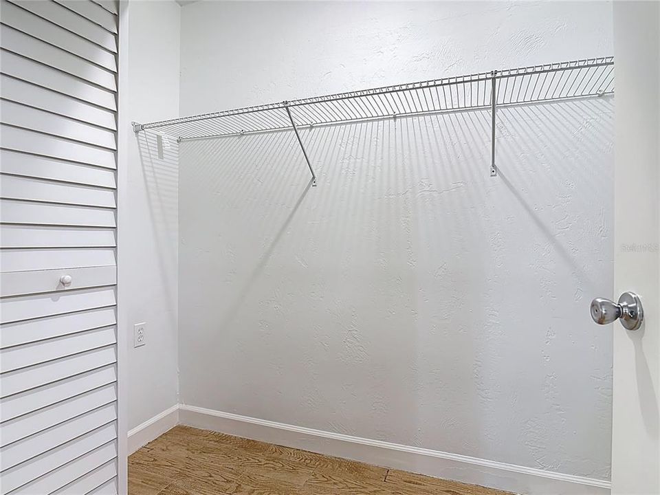 Active With Contract: $186,000 (2 beds, 2 baths, 1032 Square Feet)