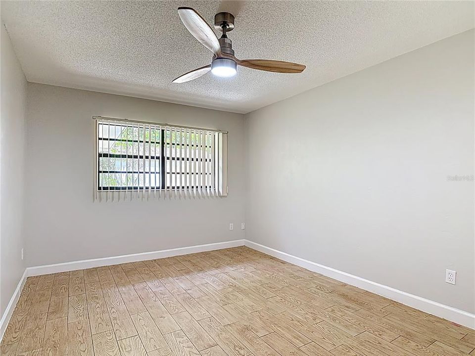 Active With Contract: $186,000 (2 beds, 2 baths, 1032 Square Feet)