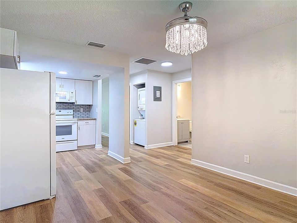 Active With Contract: $186,000 (2 beds, 2 baths, 1032 Square Feet)