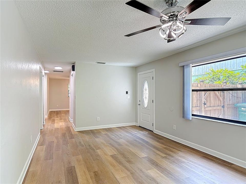 Active With Contract: $186,000 (2 beds, 2 baths, 1032 Square Feet)