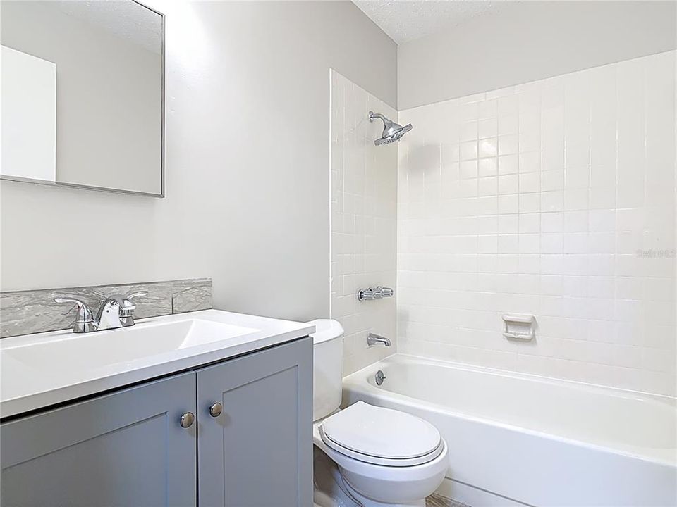 Active With Contract: $186,000 (2 beds, 2 baths, 1032 Square Feet)