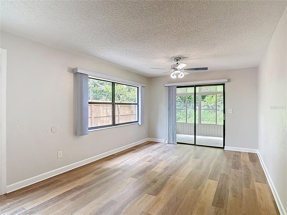 Active With Contract: $186,000 (2 beds, 2 baths, 1032 Square Feet)