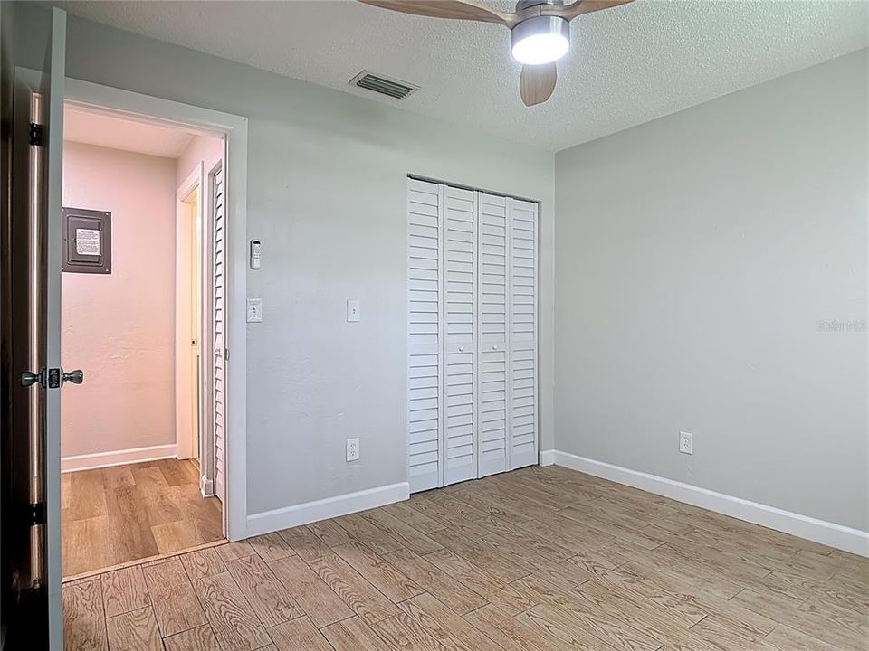 Active With Contract: $186,000 (2 beds, 2 baths, 1032 Square Feet)