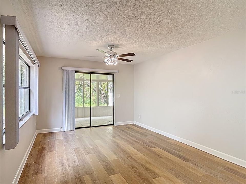 Active With Contract: $186,000 (2 beds, 2 baths, 1032 Square Feet)