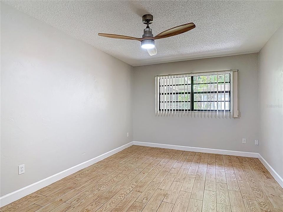 Active With Contract: $186,000 (2 beds, 2 baths, 1032 Square Feet)