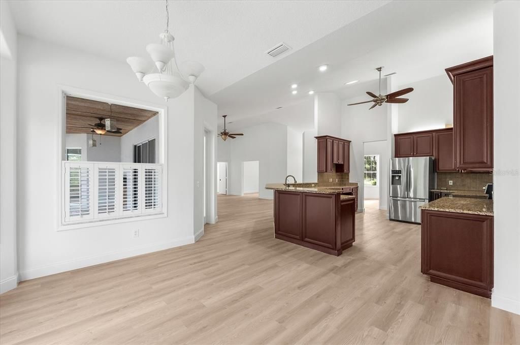 Под контрактом: $1,100,000 (3 спален, 2 ванн, 2582 Квадратных фут)