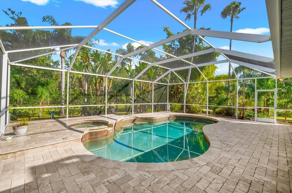 Под контрактом: $1,100,000 (3 спален, 2 ванн, 2582 Квадратных фут)