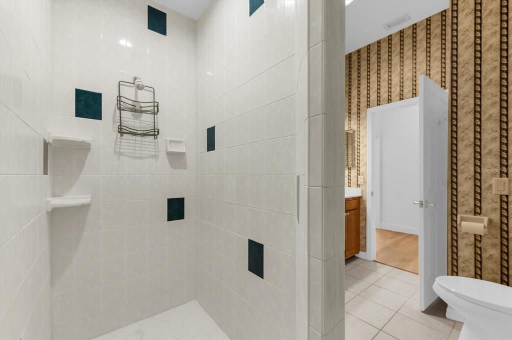 Под контрактом: $1,100,000 (3 спален, 2 ванн, 2582 Квадратных фут)