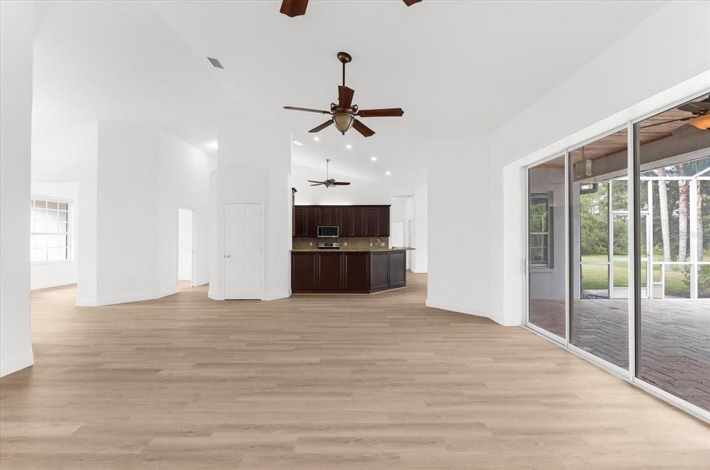 Под контрактом: $1,100,000 (3 спален, 2 ванн, 2582 Квадратных фут)