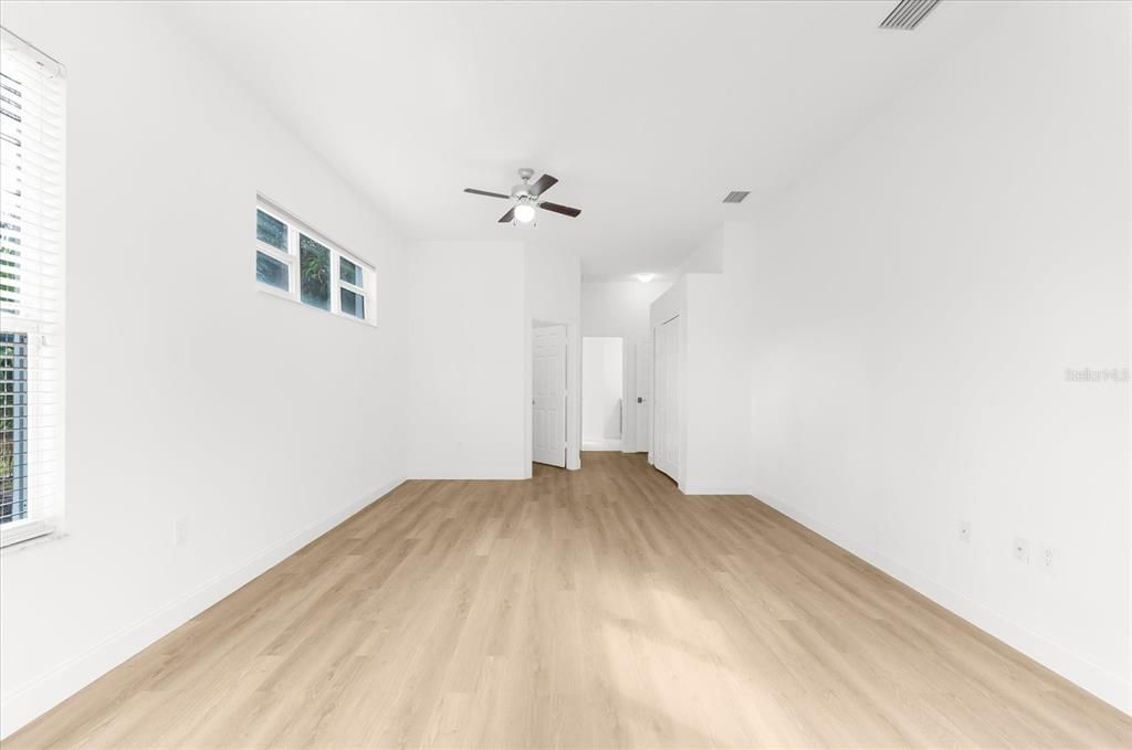 Под контрактом: $1,100,000 (3 спален, 2 ванн, 2582 Квадратных фут)