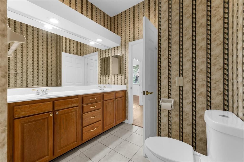 Под контрактом: $1,100,000 (3 спален, 2 ванн, 2582 Квадратных фут)