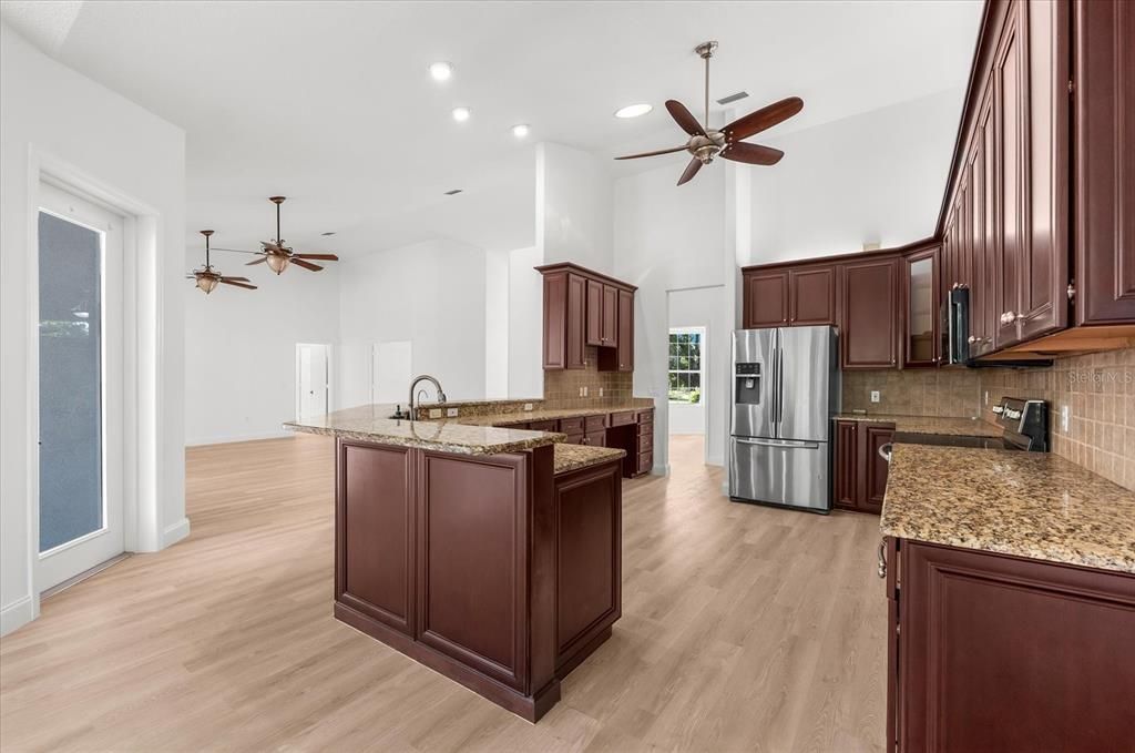 Под контрактом: $1,100,000 (3 спален, 2 ванн, 2582 Квадратных фут)