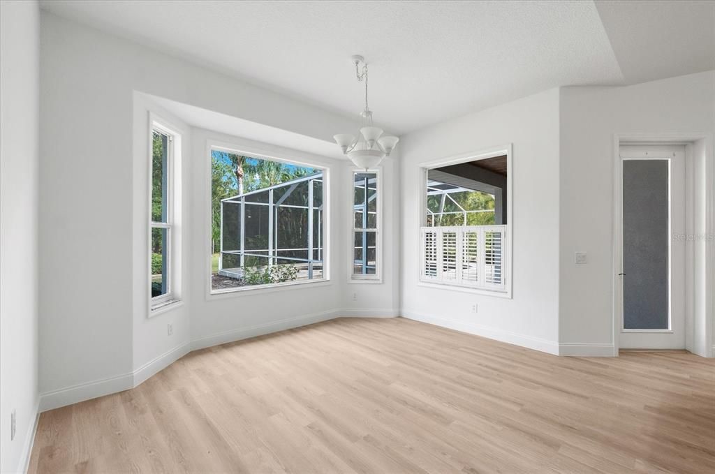 Под контрактом: $1,100,000 (3 спален, 2 ванн, 2582 Квадратных фут)