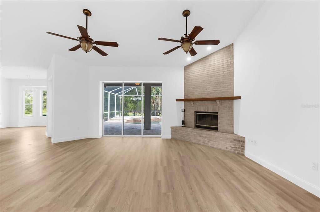 Под контрактом: $1,100,000 (3 спален, 2 ванн, 2582 Квадратных фут)