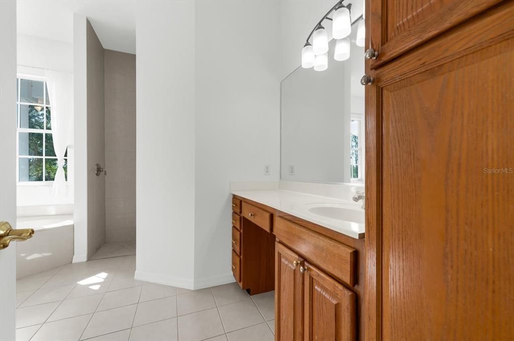 Под контрактом: $1,100,000 (3 спален, 2 ванн, 2582 Квадратных фут)