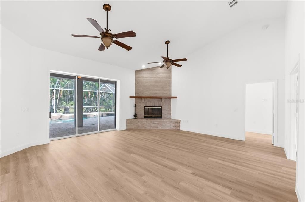 Под контрактом: $1,100,000 (3 спален, 2 ванн, 2582 Квадратных фут)