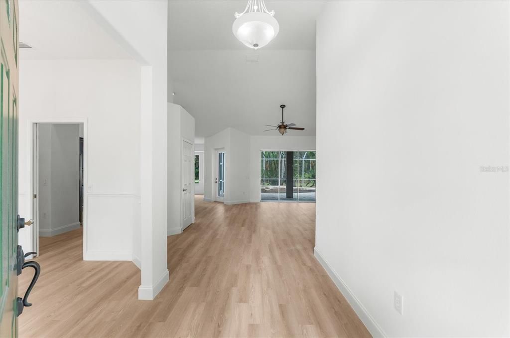 Под контрактом: $1,100,000 (3 спален, 2 ванн, 2582 Квадратных фут)