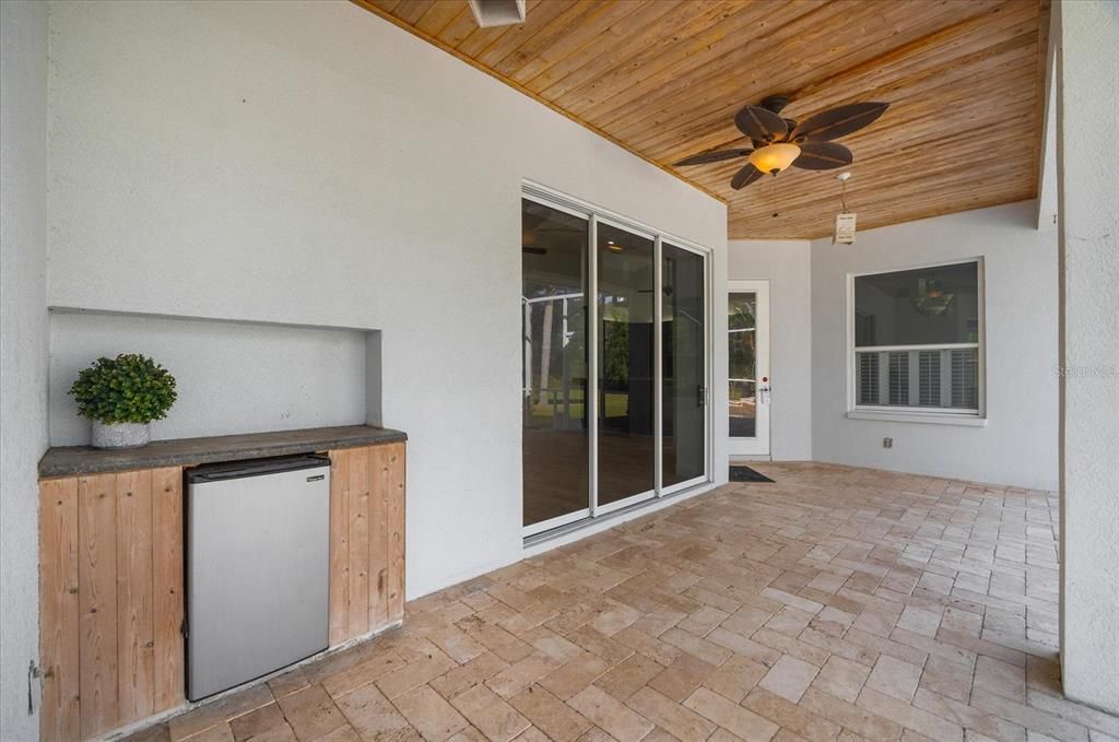 Под контрактом: $1,100,000 (3 спален, 2 ванн, 2582 Квадратных фут)