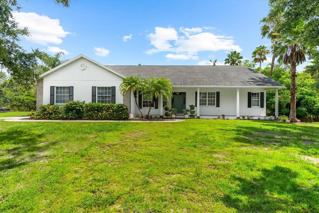 Под контрактом: $1,100,000 (3 спален, 2 ванн, 2582 Квадратных фут)