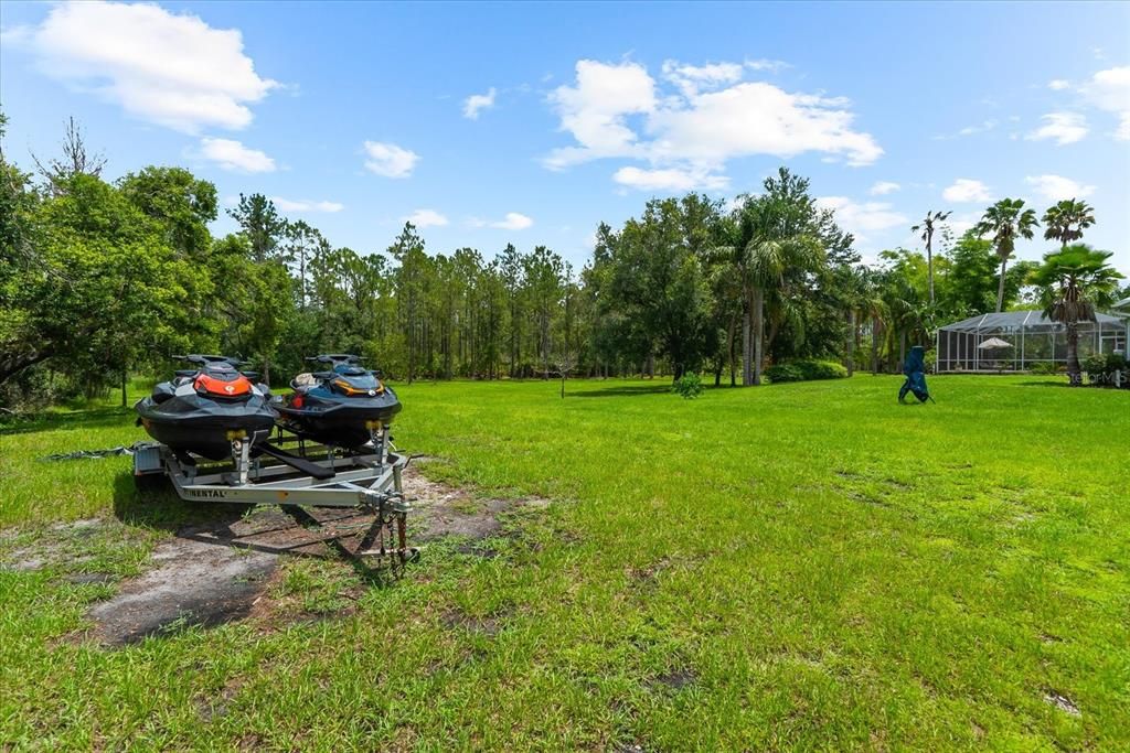 Под контрактом: $1,100,000 (3 спален, 2 ванн, 2582 Квадратных фут)