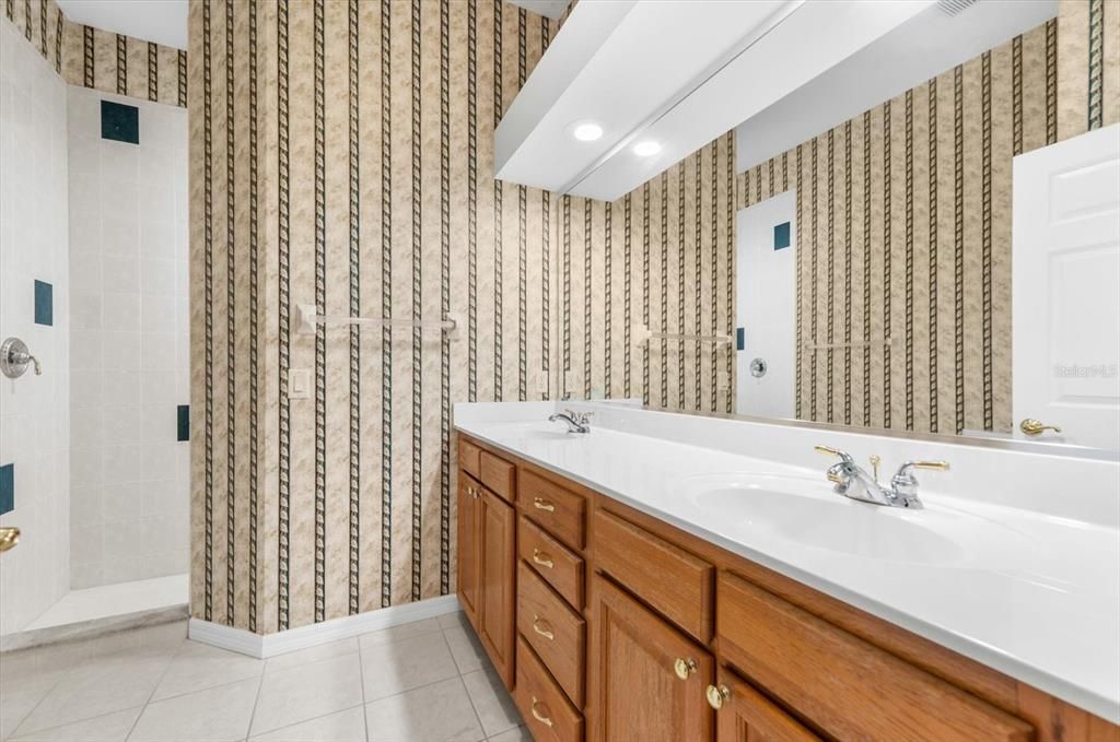 Под контрактом: $1,100,000 (3 спален, 2 ванн, 2582 Квадратных фут)