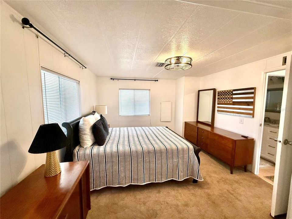 For Sale: $240,000 (2 beds, 2 baths, 1065 Square Feet)